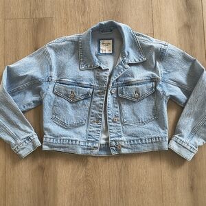 Abercrombie & Fitch Light Wash Cropped Denim Jacket